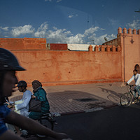 ELEGY of a solitary journey  ( Southern Morocco seen by a sitting passenger )  / Élégie d’un voyage solitaire ( Le sud marocain vu par un passager ) 