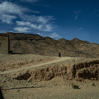 ELEGY of a solitary journey  ( Southern Morocco seen by a sitting passenger )  / Élégie d’un voyage solitaire ( Le sud marocain vu par un passager ) 