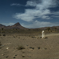 ELEGY of a solitary journey  ( Southern Morocco seen by a sitting passenger )  / Élégie d’un voyage solitaire ( Le sud marocain vu par un passager ) 
